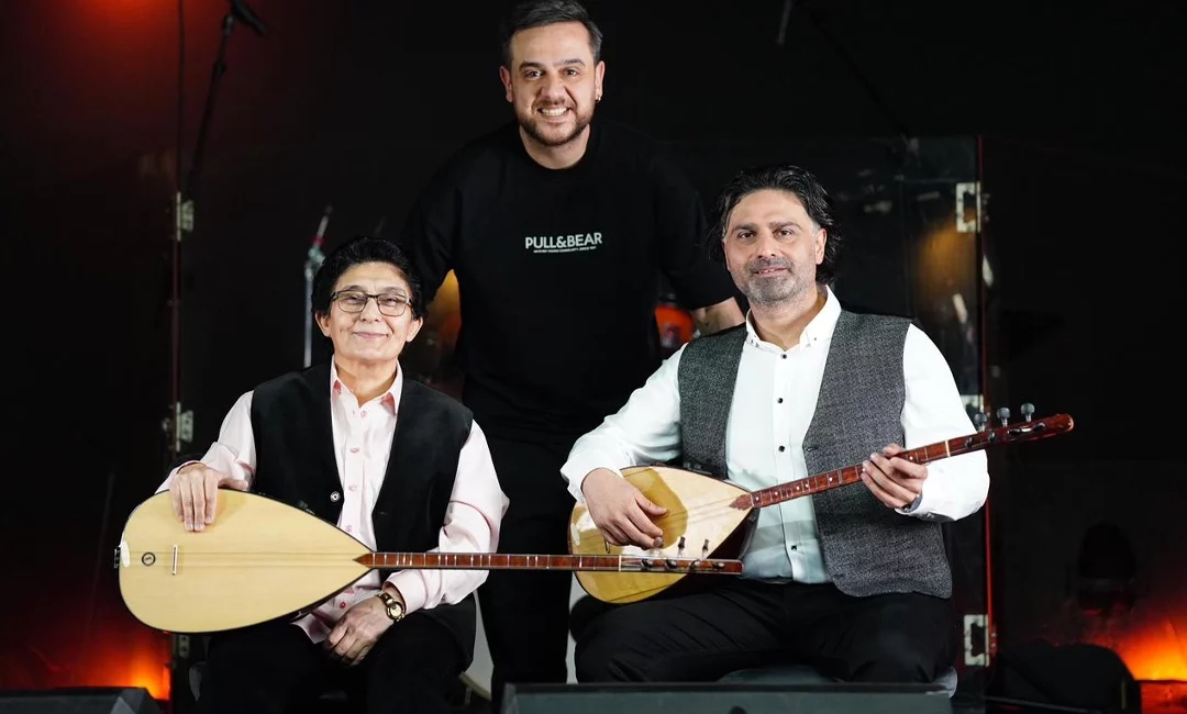 Bursa Gemlikli sanatçı Ahmet Gültekin, halk müziği sanatçısı Güler Duman