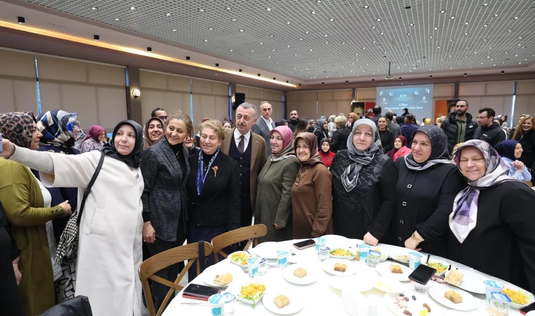 Kocaeli Büyükşehir Belediye Başkanı Tahir Büyükakın, eşi Prof.Dr. Figen Büyükakın