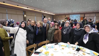 Kocaeli Büyükşehir Belediye Başkanı Tahir Büyükakın, eşi Prof.Dr. Figen Büyükakın