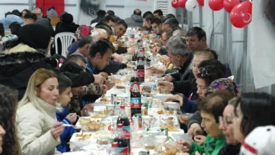 İlçenin 18 farklı noktasında kurduğu iftar sofralarıyla ramazan ayında her