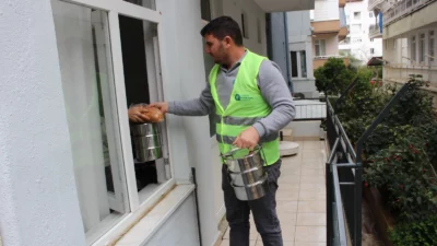 Antalya Büyükşehir Belediyesi, sosyal belediyecilik çalışmaları kapsamında Manavgat Aşevi aracılığıyla