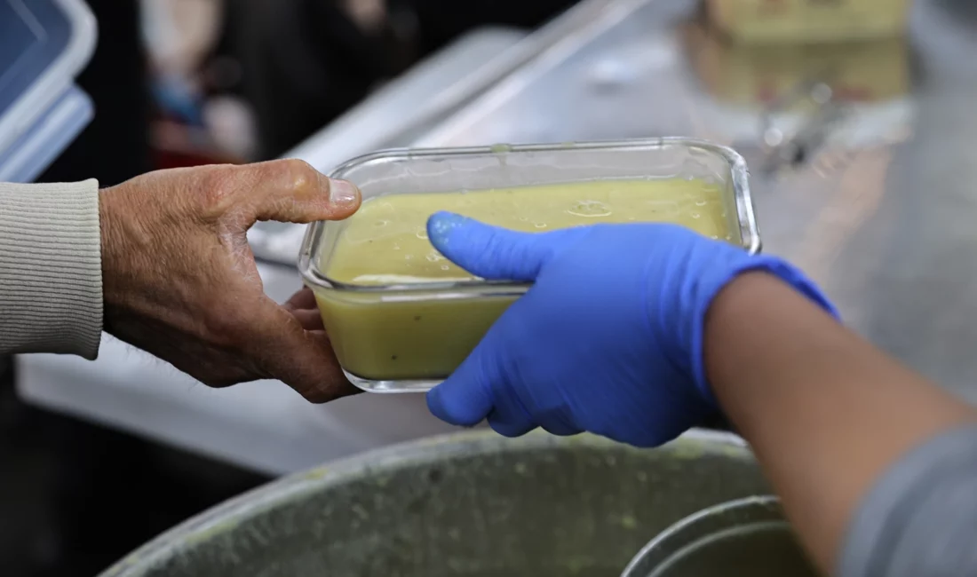 Antalya Büyükşehir Belediyesi Mobil Aşevi Ramazan’ın ilk gününden bu yana