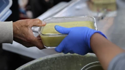 Antalya Büyükşehir Belediyesi Mobil Aşevi Ramazan’ın ilk gününden bu yana