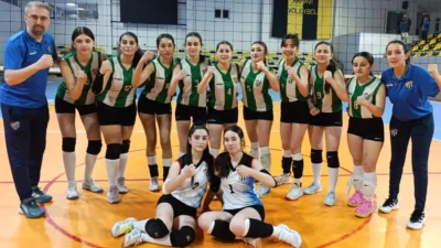 Artvin Kulüpler Arası Genç Kızlar Voleybol İl Birinciliği maçında Arhavi