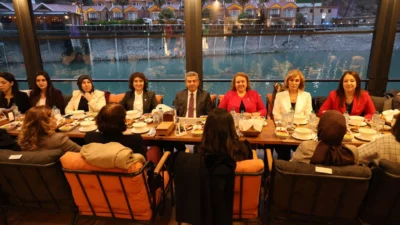 Artvin Valisi Turan Ergün ile eşi Hülya Ergün, “8 Mart