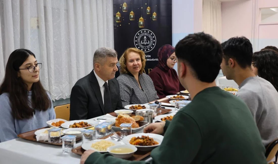 Artvin Valisi Turan Ergün ile eşi Hülya Ergün, Yeni Mahalle