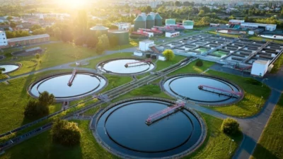 Atık su altyapısında yerçekimi akışının her noktada yeterli olmaması nedeniyle