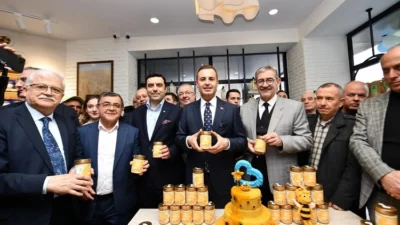 Balıkesir Büyükşehir Belediye Başkanı Ahmet Akın, yerel üreticileri desteklemek ve