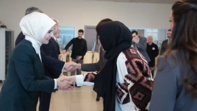 Aile ve Sosyal Hizmetler Bakanı Mahinur Özdemir Göktaş, bakanlık personeli