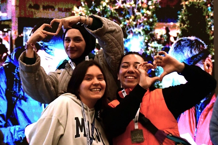 Balıkesir Büyükşehir Belediyesi Gençlik ve Spor Hizmetleri Dairesi Başkanlığı, hem