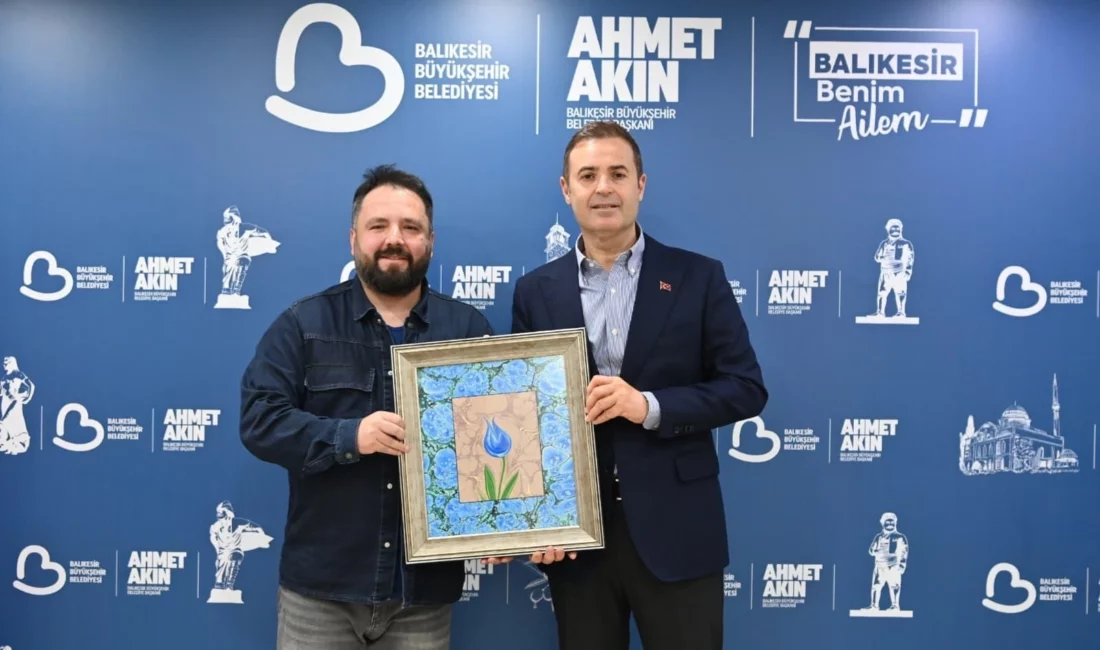 Balıkesir Büyükşehir Belediye Başkanı Ahmet Akın, Ebru ile Hat sanatının