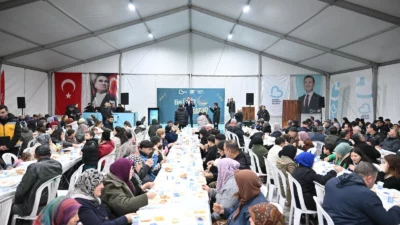 Balıkesir Büyükşehir Belediyesinin Manyas’ta düzenlediği iftar programına katılan Balıkesir Büyükşehir
