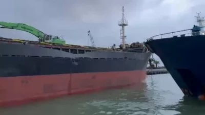 Bartın Limanı’nda yanaşma manevrası sırasında makine arızası yaşayan NORTH MOON