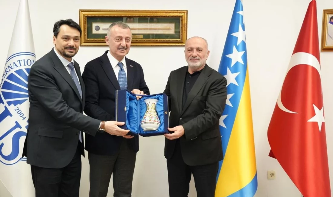 Kocaeli Büyükşehir Belediye Başkanı Tahir Büyükakın, Kardeşlik Sofrası için gittiği