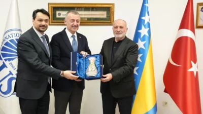 Kocaeli Büyükşehir Belediye Başkanı Tahir Büyükakın, Kardeşlik Sofrası için gittiği