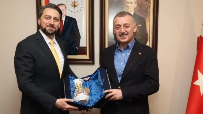 Kocaeli Büyükşehir Belediye Başkanı Tahir Büyükakın ve AK Parti İl