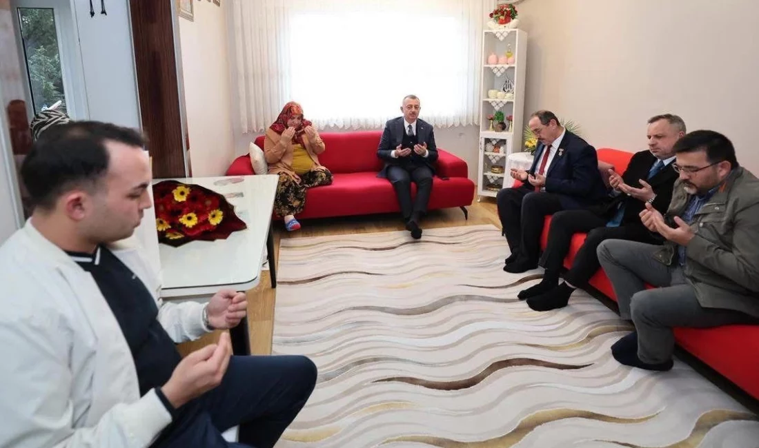 Kocaeli Büyükşehir Belediye Başkanı Tahir Büyükakın, Şehit Jandarma Er Burhan