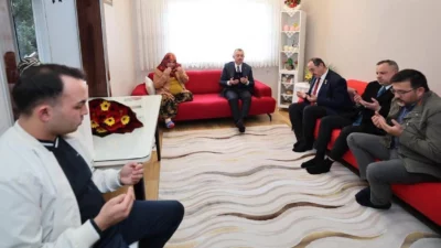 Kocaeli Büyükşehir Belediye Başkanı Tahir Büyükakın, Şehit Jandarma Er Burhan