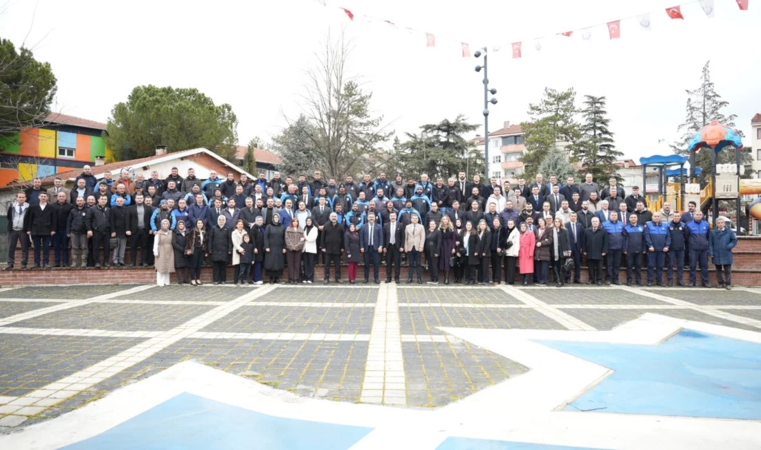 Yenişehir Belediye Başkanı Ercan Özel, Ramazan Bayramı öncesinde belediye personeliyle