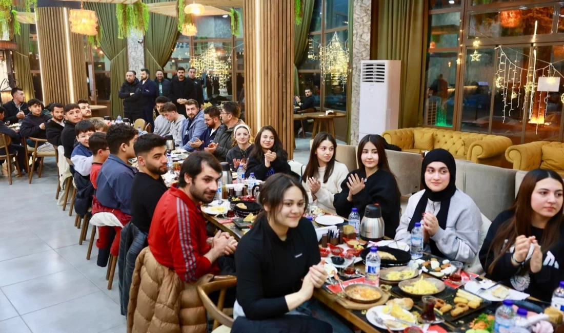 Nevşehir Belediye Başkanı Rasim Arı, NevMekan’da düzenlenen sahur programında sporcu