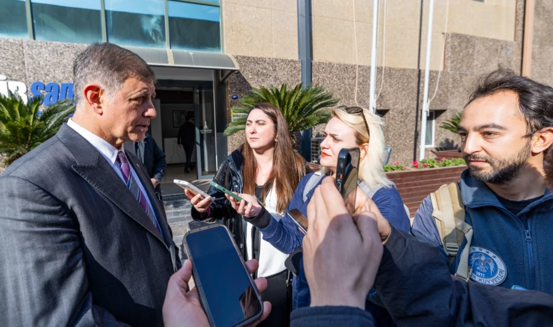 İzmir Büyükşehir Belediye Başkanı Dr. Cemil Tugay, kentin simge yapılarından