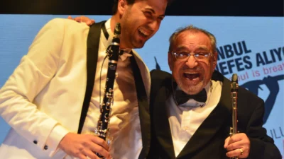 Türk müziğinin uluslararası alanda tanınan klarnet virtüözü Serkan Çağrı, bayram