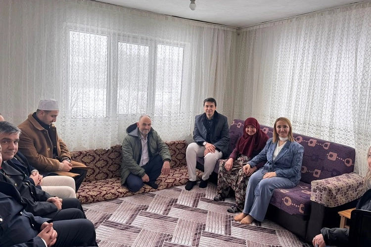 Bilecik’in Pazaryeri ilçesinde Ramazan Bayramı’nın ilk günü anlamlı bir ziyaretle