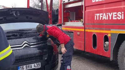 Bilecik’in Pazaryeri ilçesine bağlı Bahçeşultan köyü yakınlarında seyir halindeki minibüste
