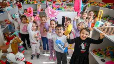 İzmir'de Bornova Belediyesi, ekonomik zorluk yaşayan çocuklar için Altındağ Atatürk