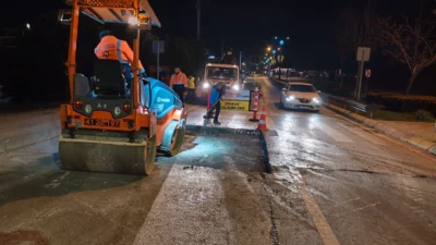 Kocaeli Büyükşehir Belediyesi’nde ekipler, trafik akışını olumsuz etkilememek amacıyla tüm