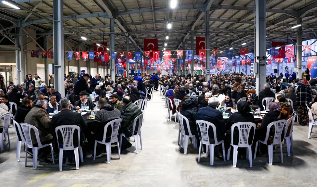 Bursa Büyükşehir Belediyesi’nin Yenişehir ilçesinde düzenlendiği iftar programında yüzlerce vatandaş