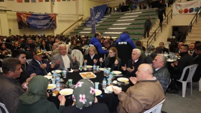 Bursa Büyükşehir Belediyesi tarafından Keles ilçesinde düzenlenen iftar programında vatandaşlarla