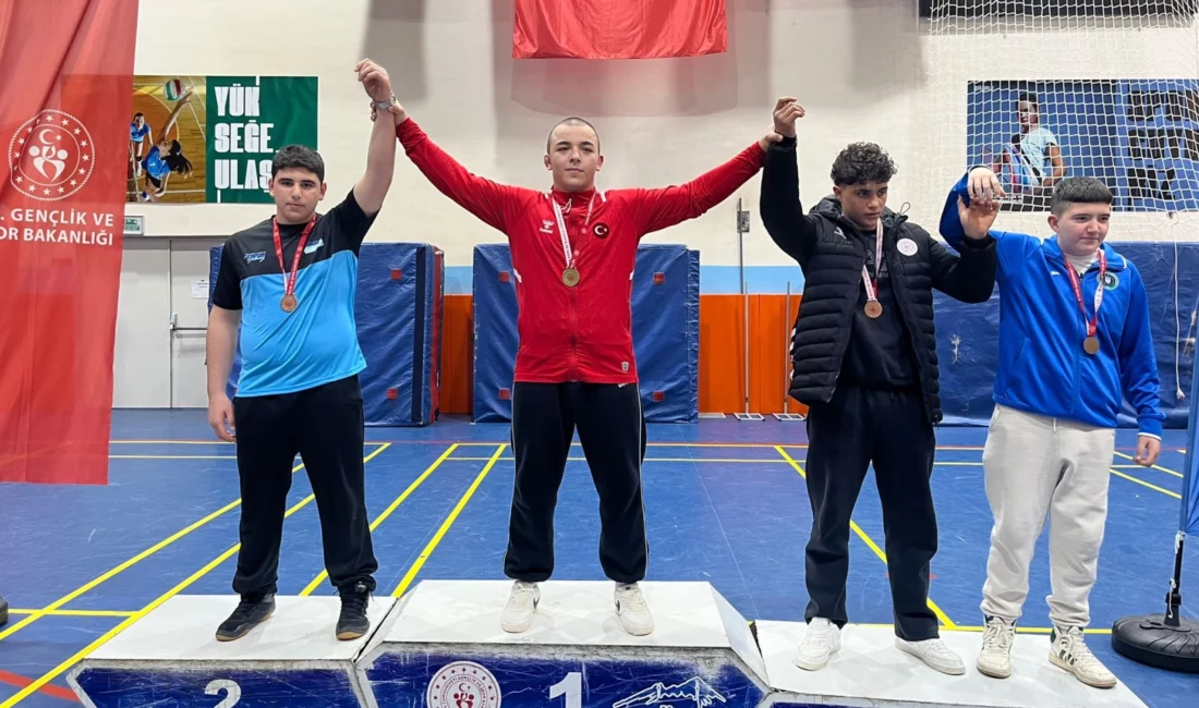 Bursa'nın Kestel ilçesinde gerçekleştirilen U15 Serbest Güreş Bursa İl Birinciliği’nde