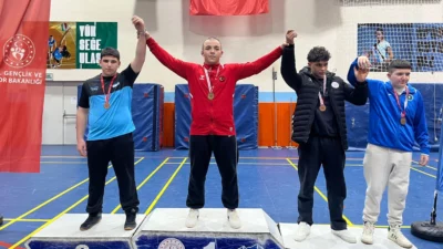 Bursa'nın Kestel ilçesinde gerçekleştirilen U15 Serbest Güreş Bursa İl Birinciliği’nde