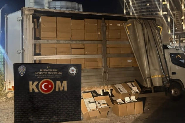 Bursa’da polis ekiplerinin düzenlediği operasyonda 3 milyon adet kaçak makaron