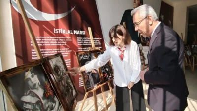 Celal Bayar Anadolu Lisesi öğretmen ve öğrencileri, Cumhuriyet tarihine iz