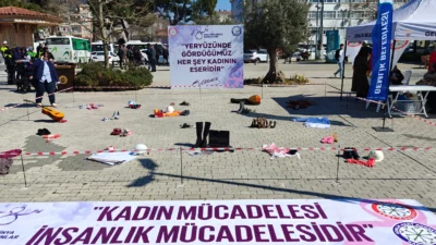 Bursa'nın Gemlik ilçesinde 8 Mart Dünya Emekçi Kadınlar Günü dolayısıyla