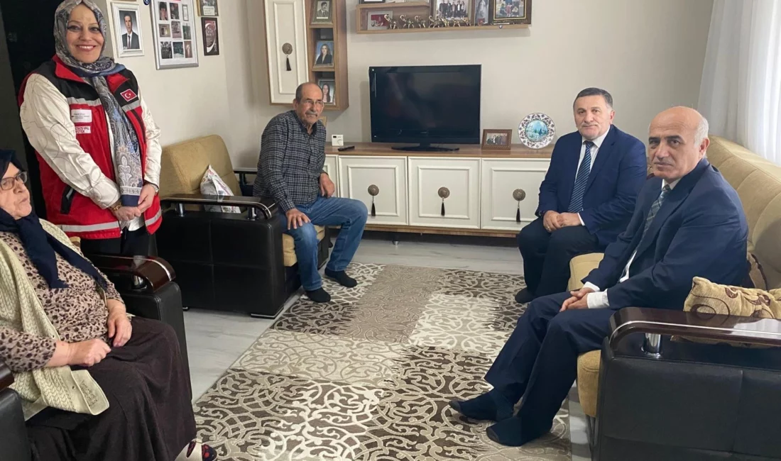 Bursa'nın Gemlik ilçesinde Kaymakam Osman Aslan Canbaba, şehit aileleri ve