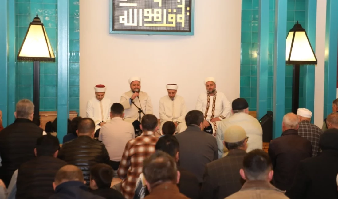 İnegöl Belediyesi’nin Kadir Gecesi özel programında binlerce vatandaş OSB Camii’ni