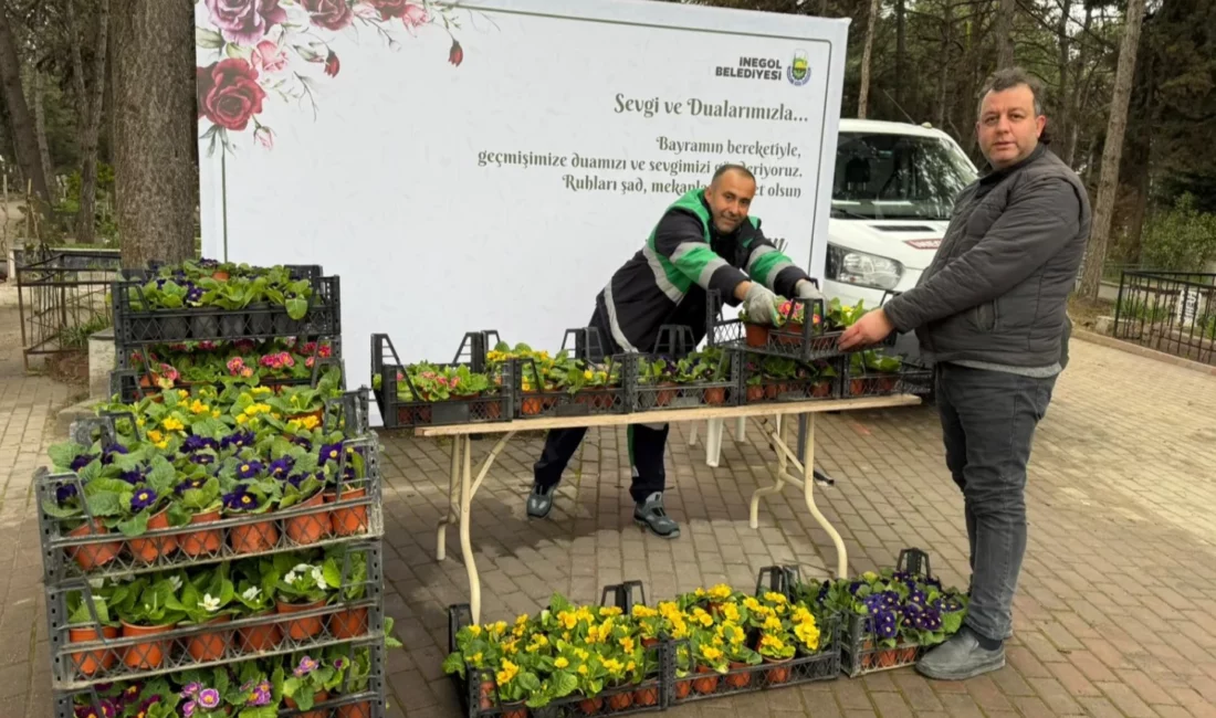 İnegöl Belediyesi, Ramazan Bayramı arifesinde mezarlık ziyaretine gelen vatandaşlara ücretsiz