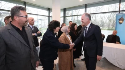 İnegöl’de Ramazan Bayramı arifesinde düzenlenen bayramlaşma programında ilçe protokolü ve