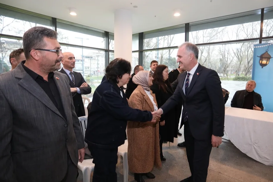İnegöl’de Ramazan Bayramı arifesinde düzenlenen bayramlaşma programında ilçe protokolü ve