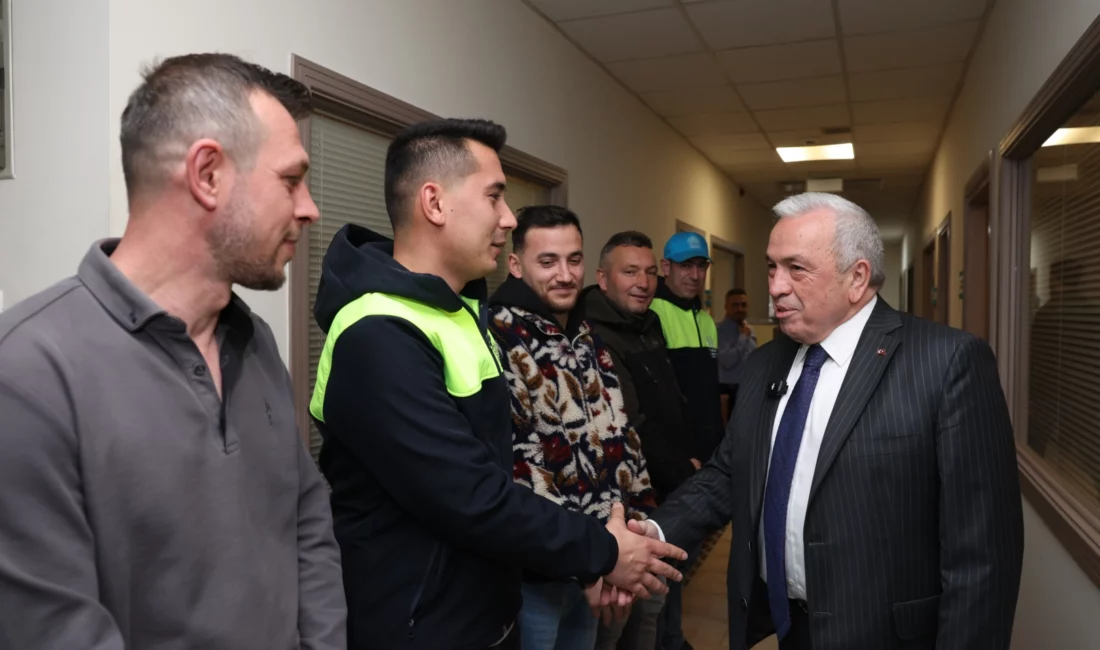 Bursa'da Nilüfer Belediye Başkanı Şadi Özdemir ve Belediye Başkan Yardımcıları,