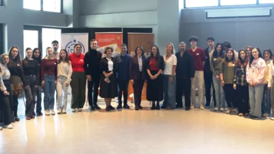 Bursa'nın Nilüfer ilçesinde gençlerin fikirlerini özgürce dile getirebildiği ve kent