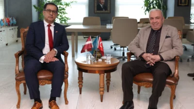 Nilüfer Belediye Başkanı Şadi Özdemir, Letonya Büyükelçisi Bahtijors Hasans’ı ağırladı.