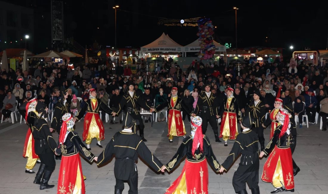 Nilüfer Belediyesi’nin Cumhuriyet Meydanı’nda düzenlediği Nilüfer Ramazan Sokağı, Artvinliler Buluşması’na