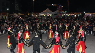 Nilüfer Belediyesi’nin Cumhuriyet Meydanı’nda düzenlediği Nilüfer Ramazan Sokağı, Artvinliler Buluşması’na