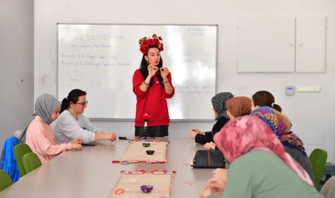 Bursa Osmangazi Belediyesi’nin düzenlediği ‘Marteniçka Atölyesi’, kadınlara Balkan kökenli geleneksel