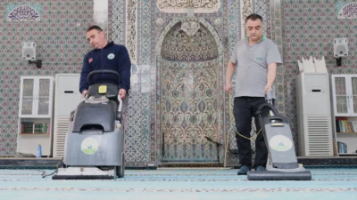 Bursa'da Osmangazi Belediyesi, Ramazan bayramı öncesinde vatandaşların ibadetlerini daha temiz