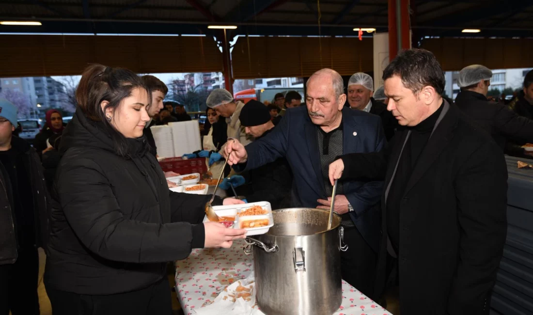 Bursa'da Osmangazi Belediyesi’nin mahalle iftarları kapsamında Hamitler Mahallesi’nde kurduğu gönül